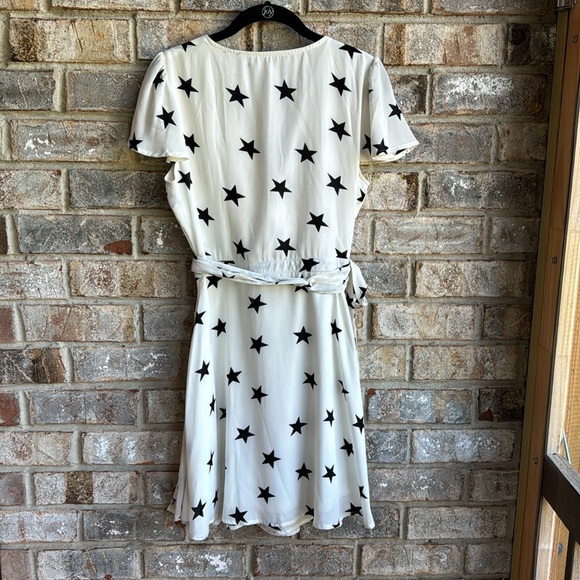 White wrap dress with black stars by Lulus - Picture 3 of 3